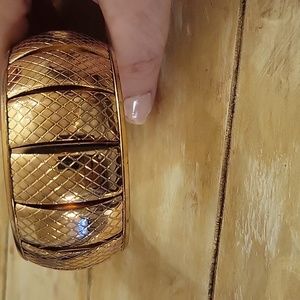 Bangle - Gold tone patterned.